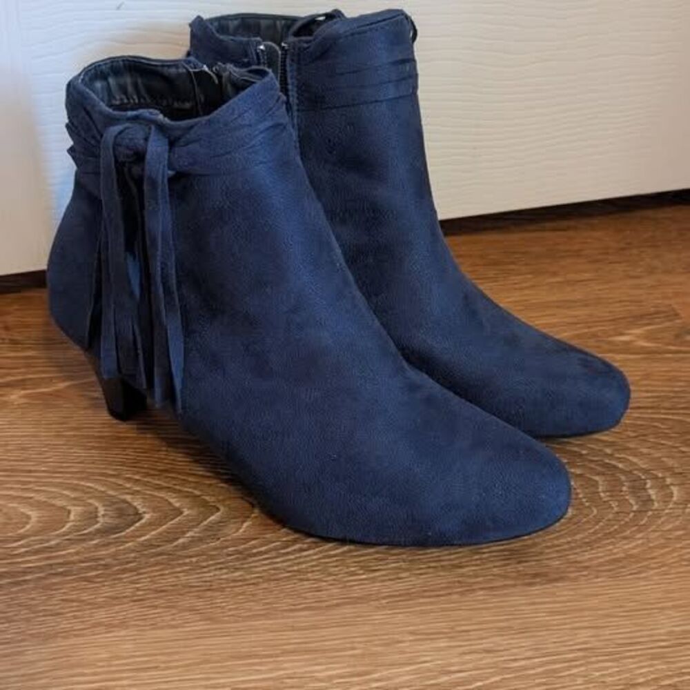 Like New Angel Steps Women’s Navy Suede Ankle Boots 9